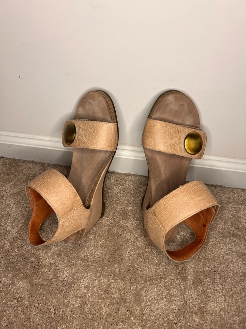 Wedge Sandals in Tan with Decorative Accent Size 8 US women